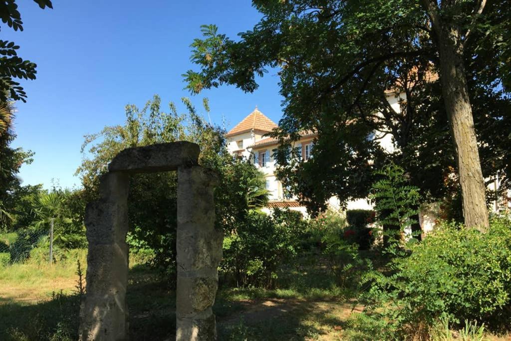 Domaine de Ménerque - petit château avec piscine Lisle-sur-Tarn Esterno foto